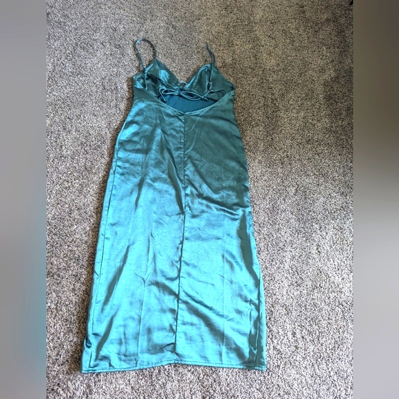 Green silvery fitted midi dress size medium - Picture 3 of 5